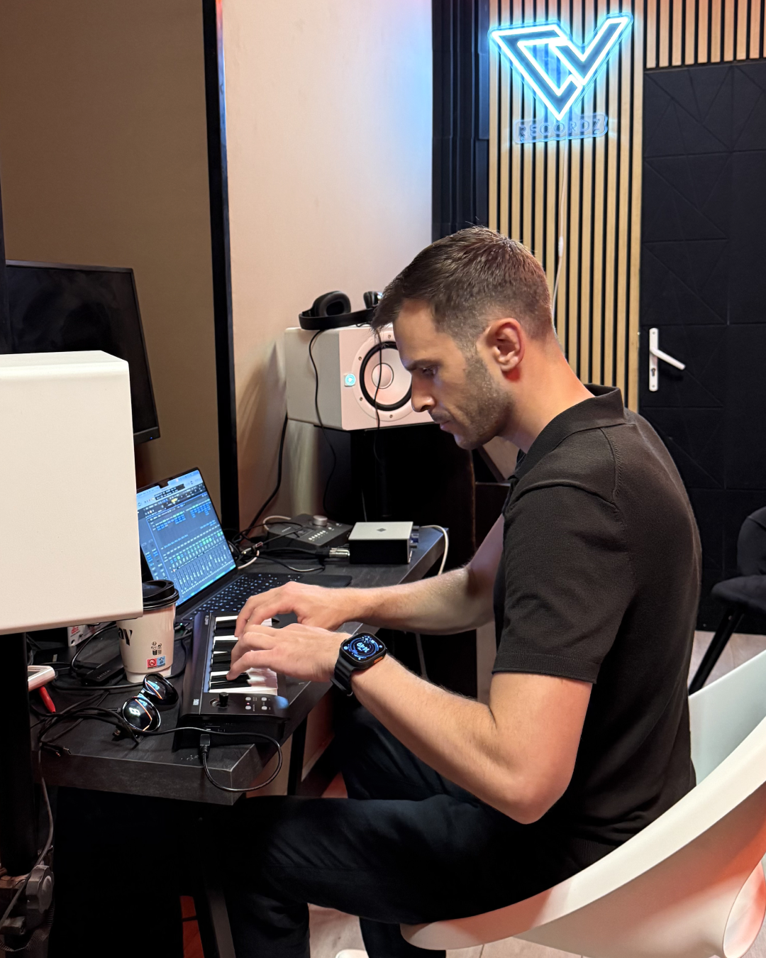 Casper Stang producing at the keyboard in his studio